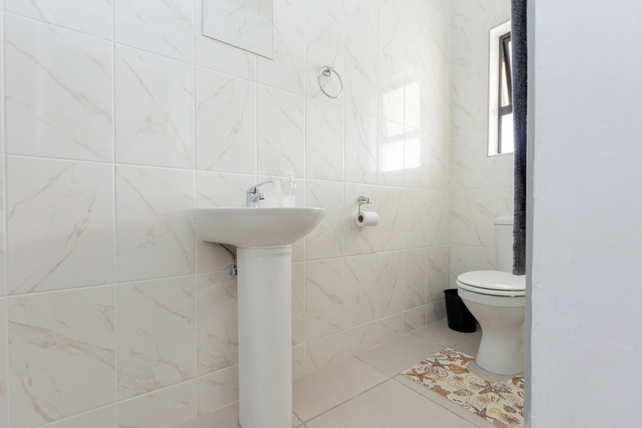 4 Bedroom Property for Sale in Harbour Heights Western Cape